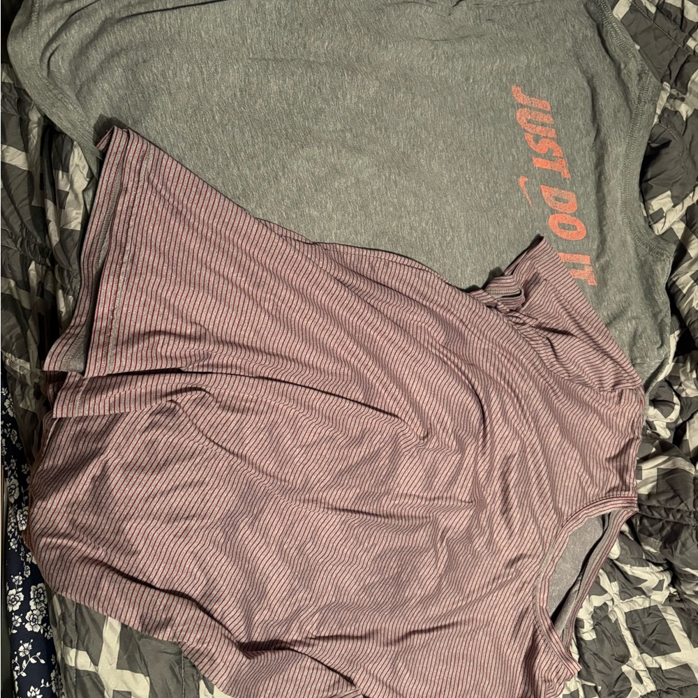 Nike Men's Gray Tee with Pink Accents